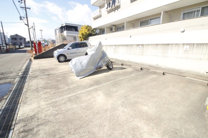 物件外観写真4　(駐車場)