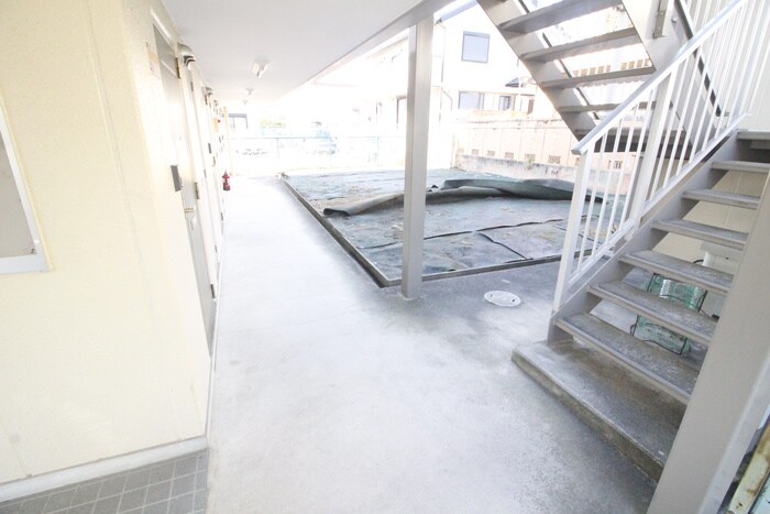 物件外観写真5　(エントランス部分)