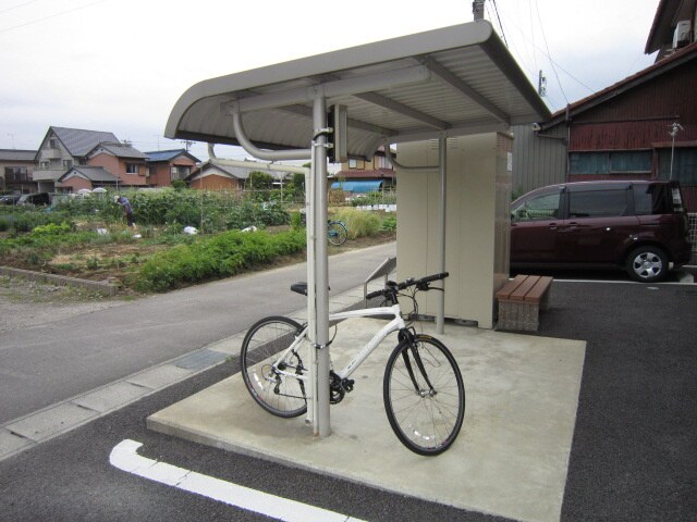 物件外観写真2　(駐輪場)