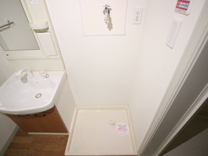 物件内観写真9　(洗濯機置場)