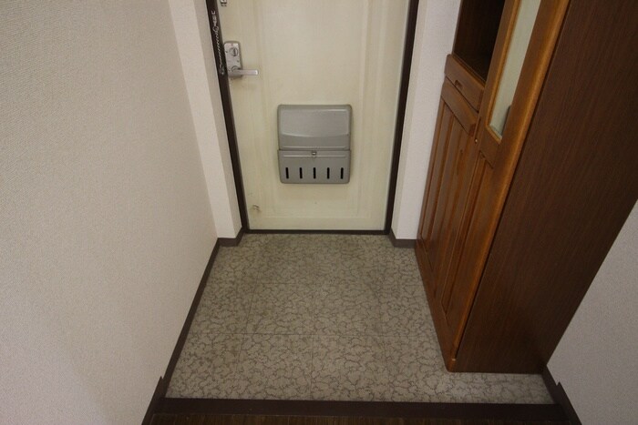 物件内観写真6　(玄関)