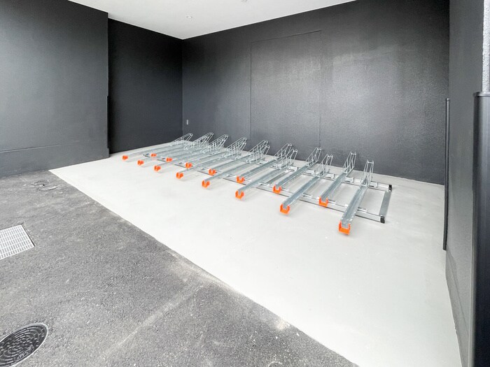 物件外観写真4　(駐輪場)