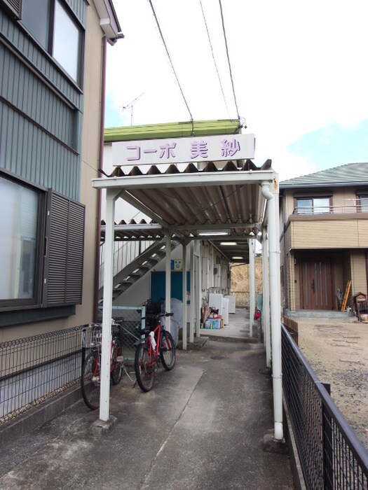 物件外観写真2　(エントランス部分)