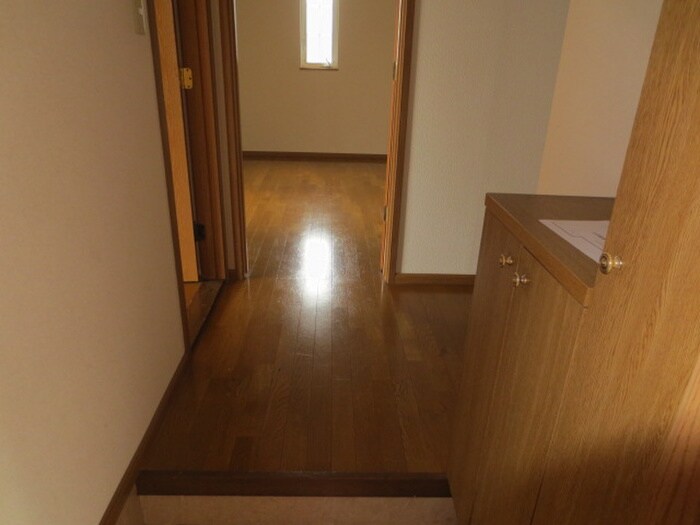 物件内観写真4　(玄関)