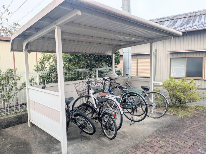 物件外観写真6　(駐輪場)