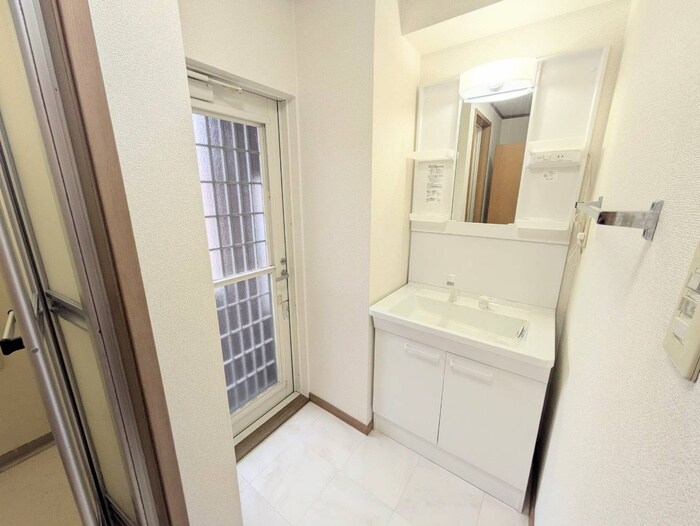 物件内観写真11　(洗面)