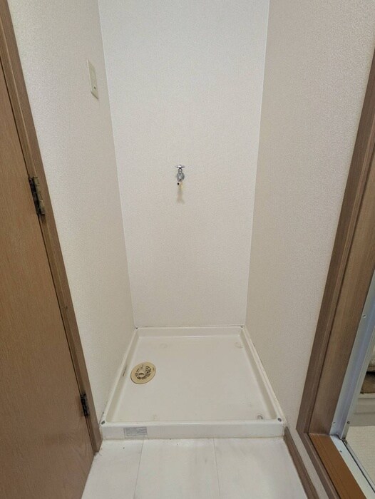 物件内観写真12　(洗濯機置場)