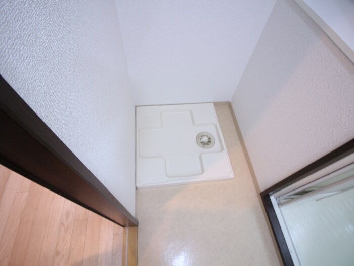 物件内観写真10　(洗濯機置場)