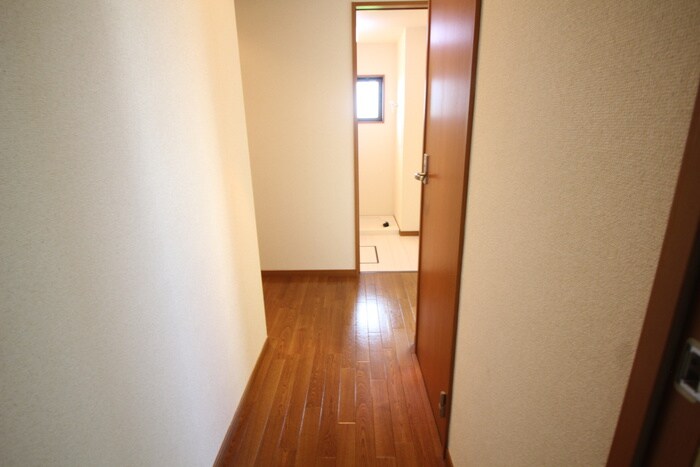 物件内観写真12　(廊下)