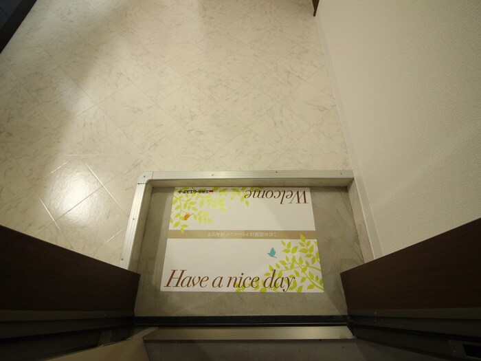 物件内観写真13　(玄関)