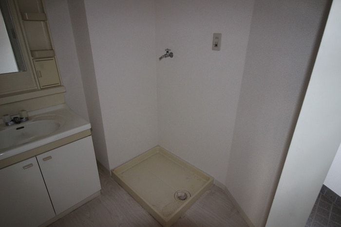 物件内観写真15　(洗濯機置場)