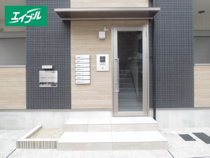 物件外観写真2　(エントランス部分)