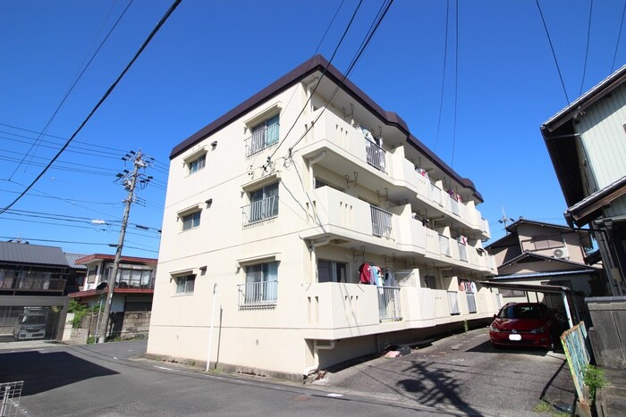 上条マンションの物件外観写真