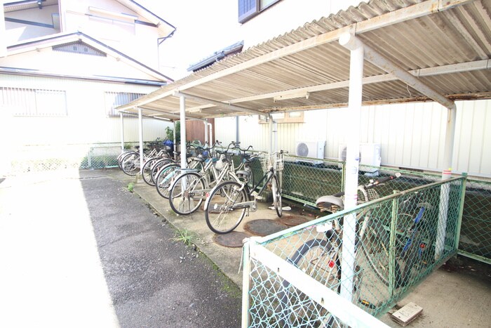 物件外観写真3　(駐輪場)