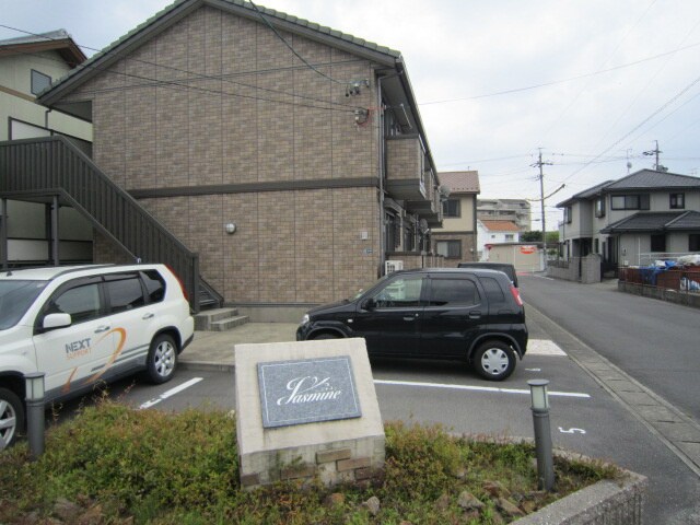 物件外観写真3　(駐車場)