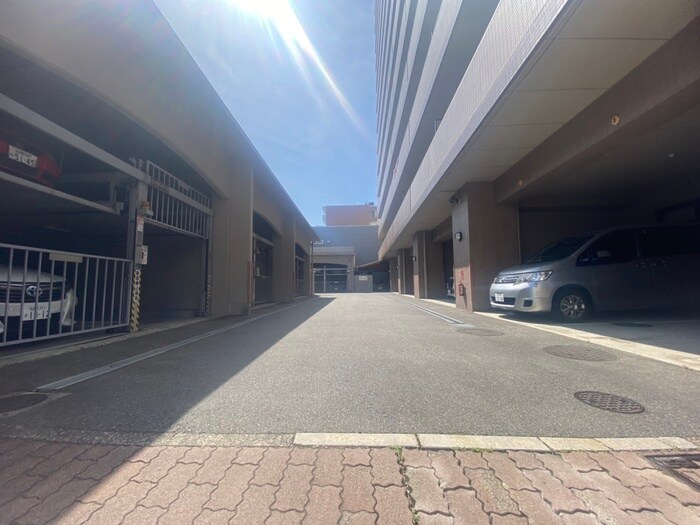 物件外観写真2　(駐車場)