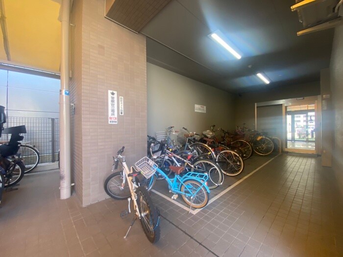物件外観写真5　(駐輪場)