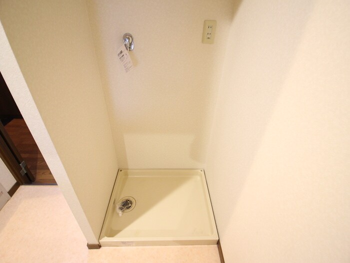 物件内観写真11　(洗濯機置場)