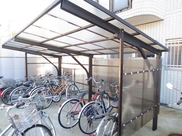 物件外観写真4　(駐輪場)
