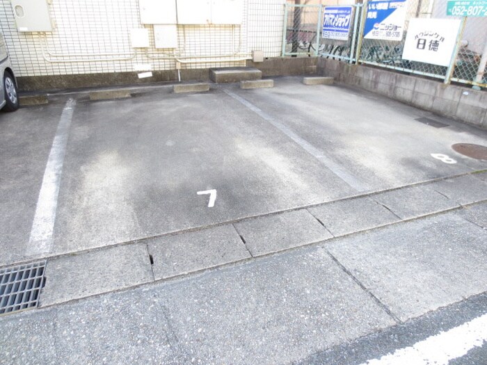 物件外観写真6　(駐車場)