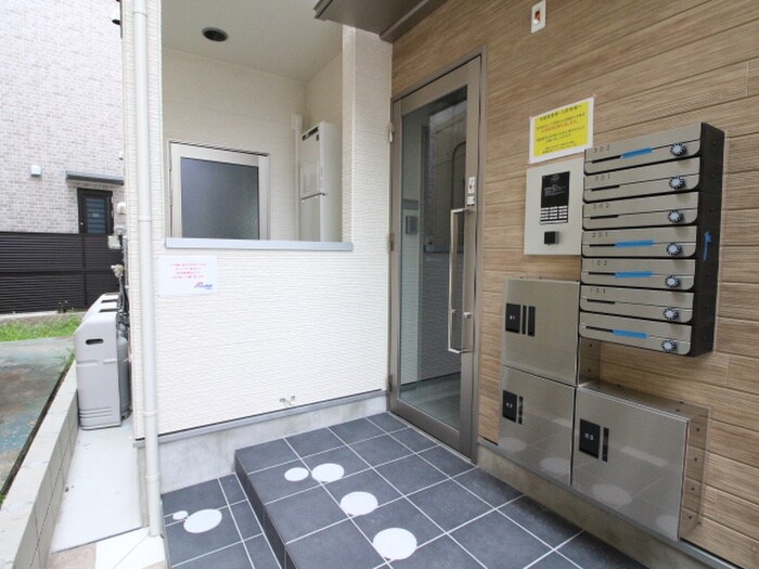 物件外観写真4　(エントランス部分)