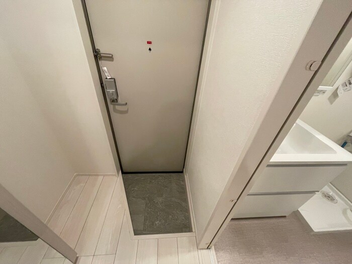 物件内観写真16　(玄関)