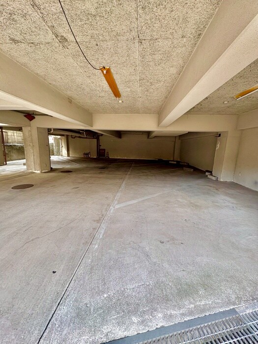 物件外観写真5　(駐車場)