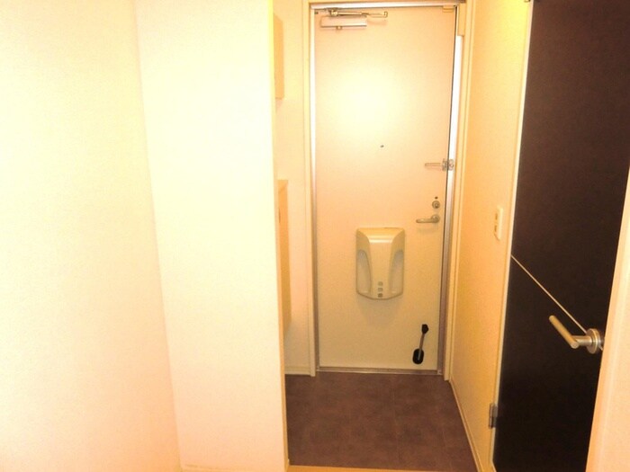物件内観写真7　(玄関)