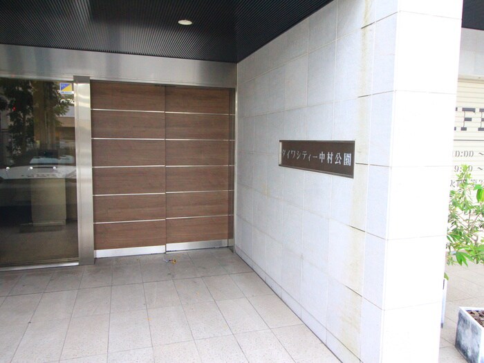 物件外観写真3　(エントランス部分)