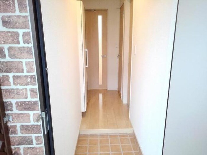 物件内観写真13　(玄関)