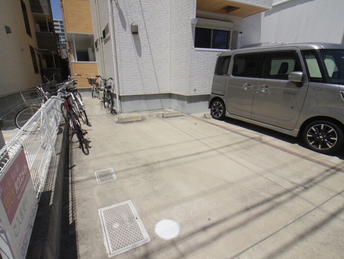 物件外観写真4　(駐車場)