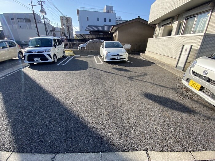 物件外観写真2　(駐車場)