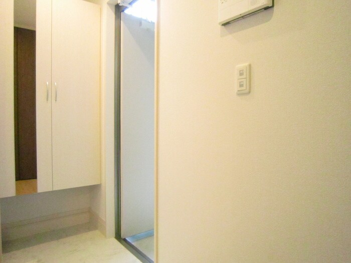 物件内観写真7　(玄関)
