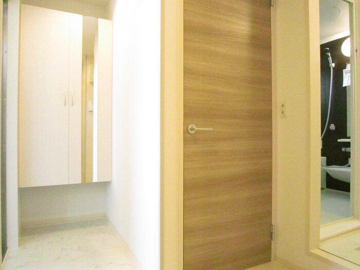 物件内観写真7　(玄関)