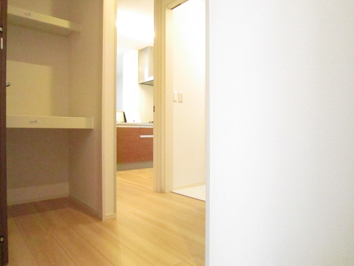 物件内観写真8　(玄関)