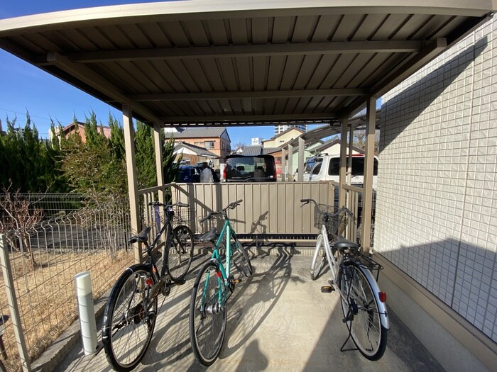 物件外観写真3　(駐輪場)