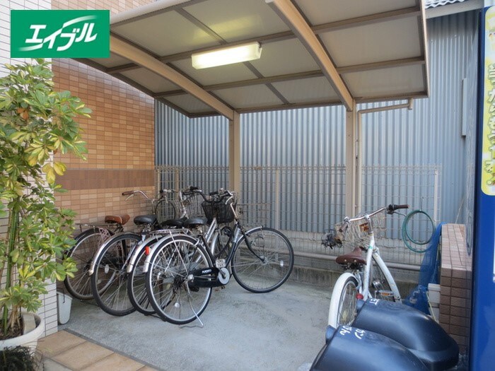 物件外観写真3　(駐輪場)