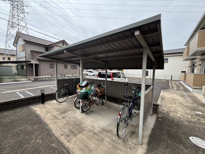 物件外観写真5　(駐輪場)