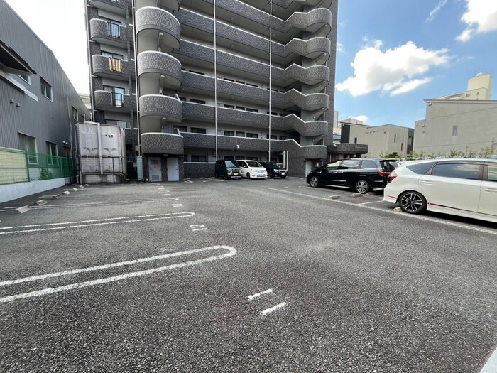 物件外観写真2　(駐車場)