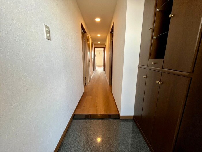 物件内観写真18　(玄関)