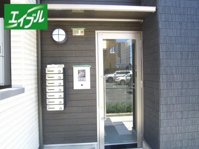 物件外観写真6　(エントランス部分)