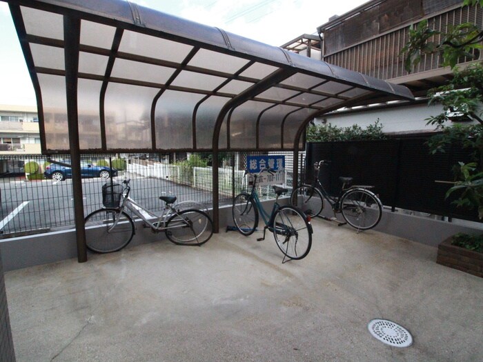 物件外観写真4　(駐輪場)