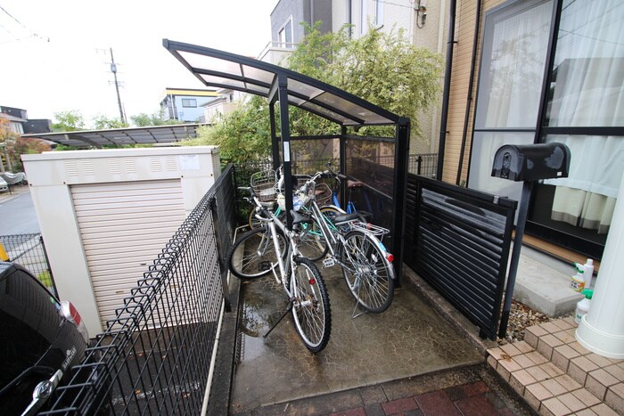 物件外観写真3　(駐輪場)