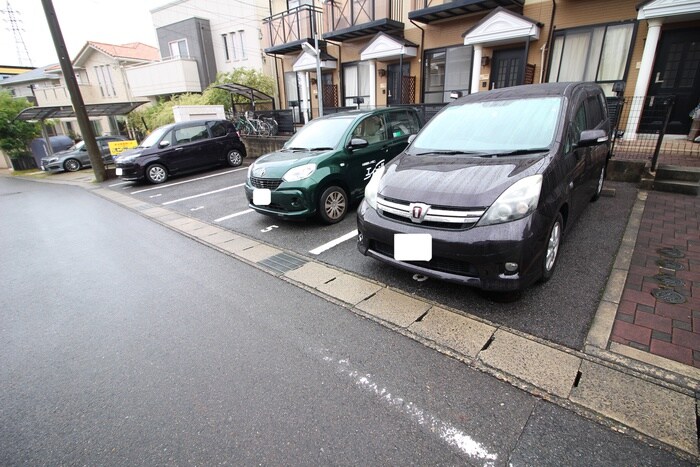 物件外観写真6　(駐車場)