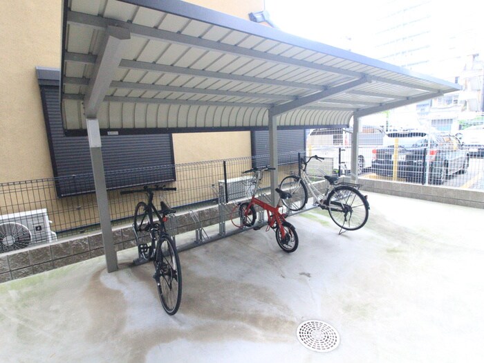 物件外観写真4　(駐輪場)