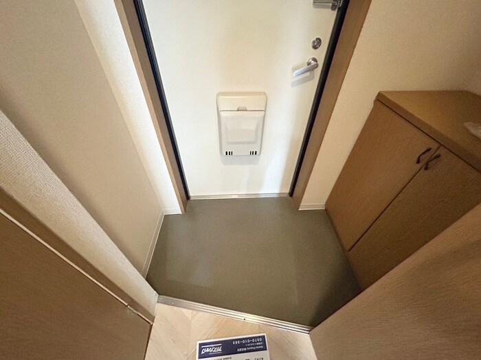 物件内観写真16　(玄関)