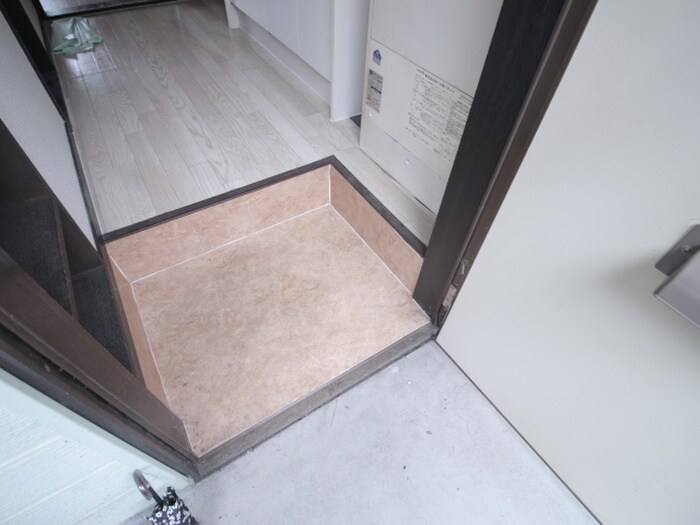 物件内観写真13　(玄関)