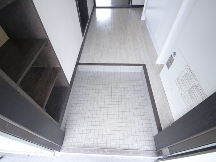 物件内観写真13　(玄関)