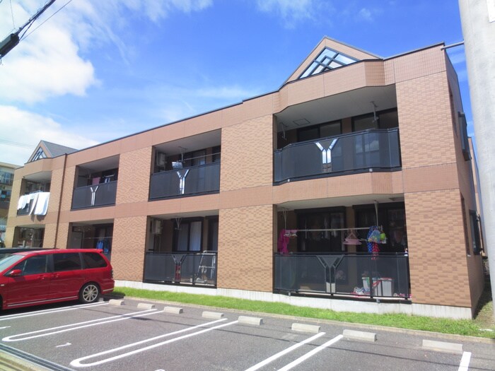 物件外観写真2　(駐車場)