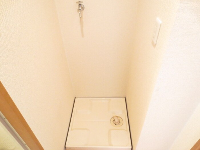 物件内観写真9　(洗濯機置場)